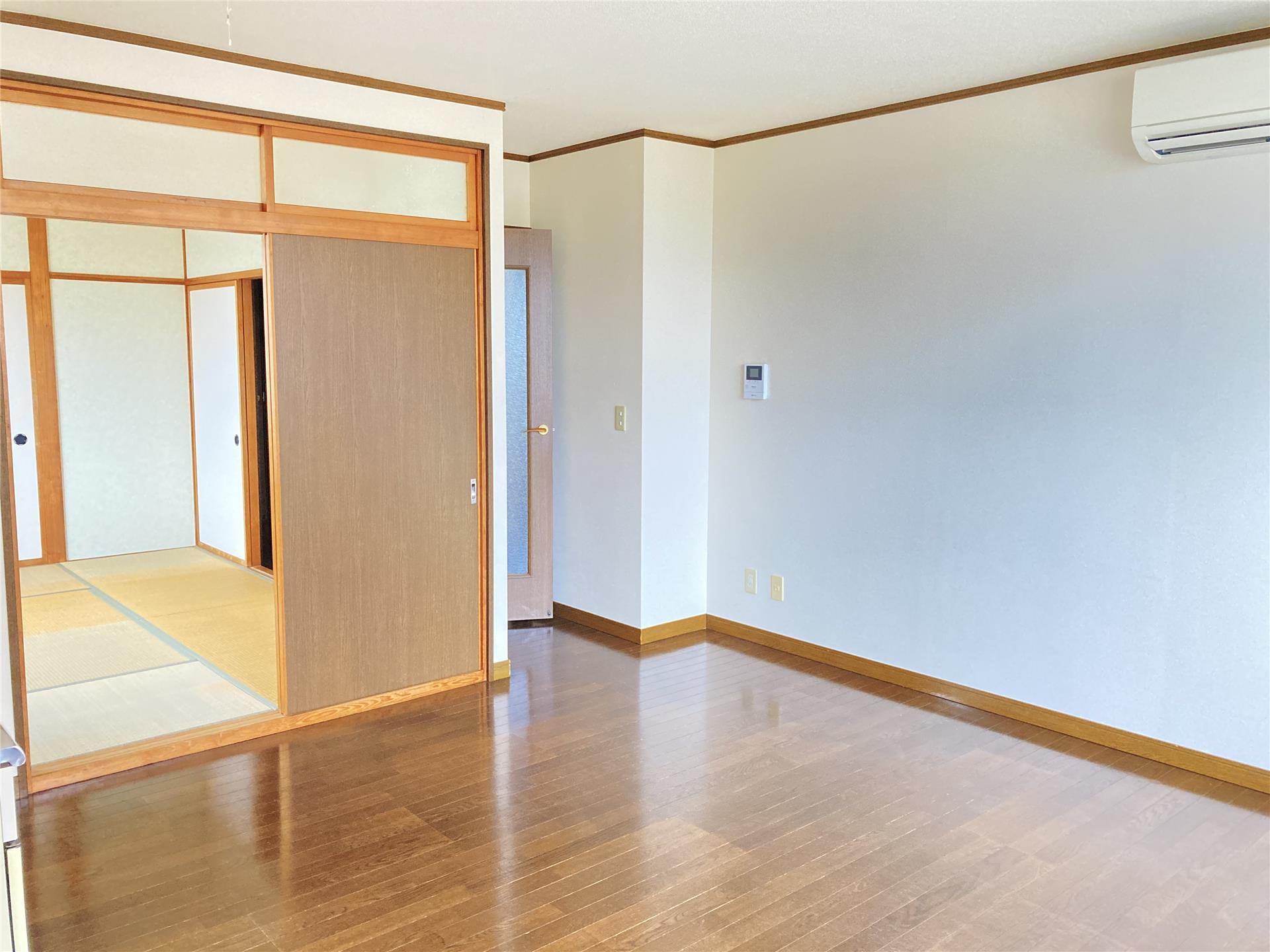 ファインコート飯川 B棟の居間写真