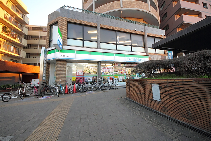 コンビニ　ファミリーマート室見駅前店（コンビニ）まで400m