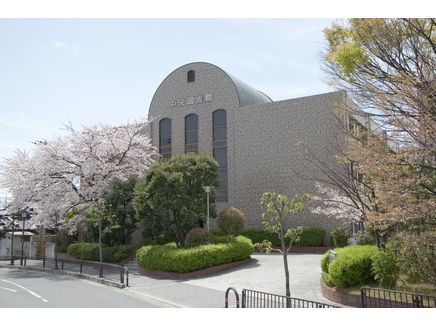 　藍野大学中央図書館（その他　573m）