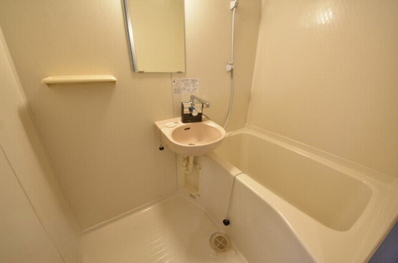 バス・シャワールーム　他号室のお写真です