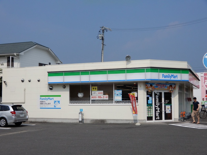 コンビニ　ファミリーマート（コンビニ）まで463m