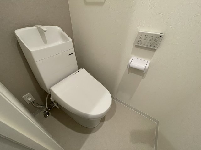 トイレ　同物件別号室の写真です。