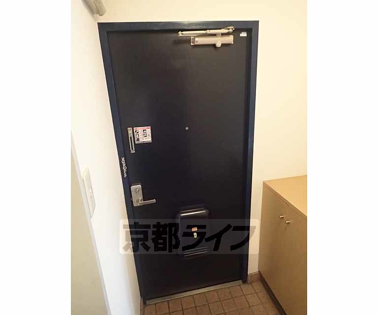 その他設備　しっかりとした玄関ドアです。