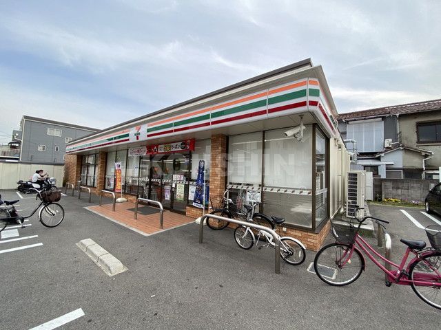 コンビニ　セブンイレブン（コンビニ）まで237m