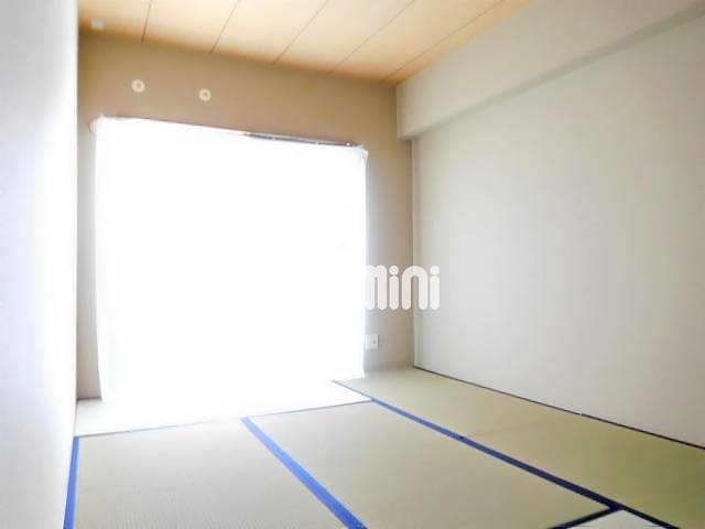 居室・リビング　和室は寝室など、様々な用途で使用できます。