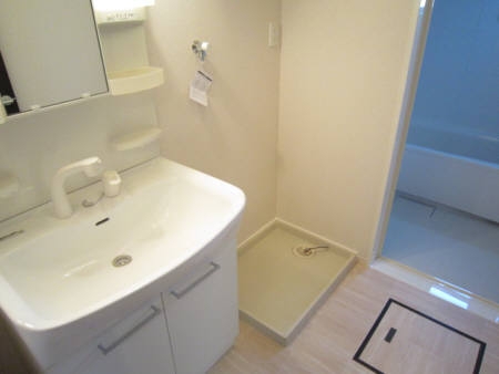 洗面設備　スペースが確保できる洗面所です