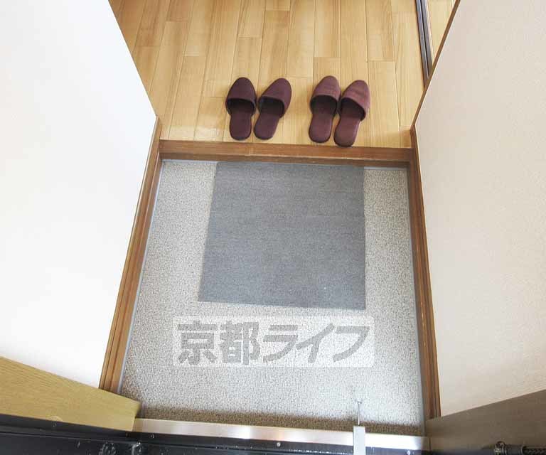 玄関　段差も少ない