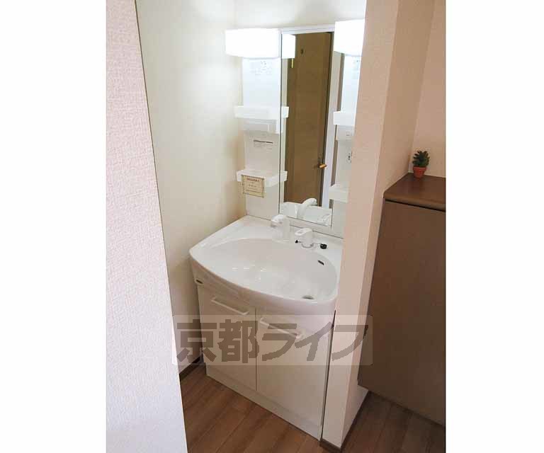 その他設備　独立洗面台付き