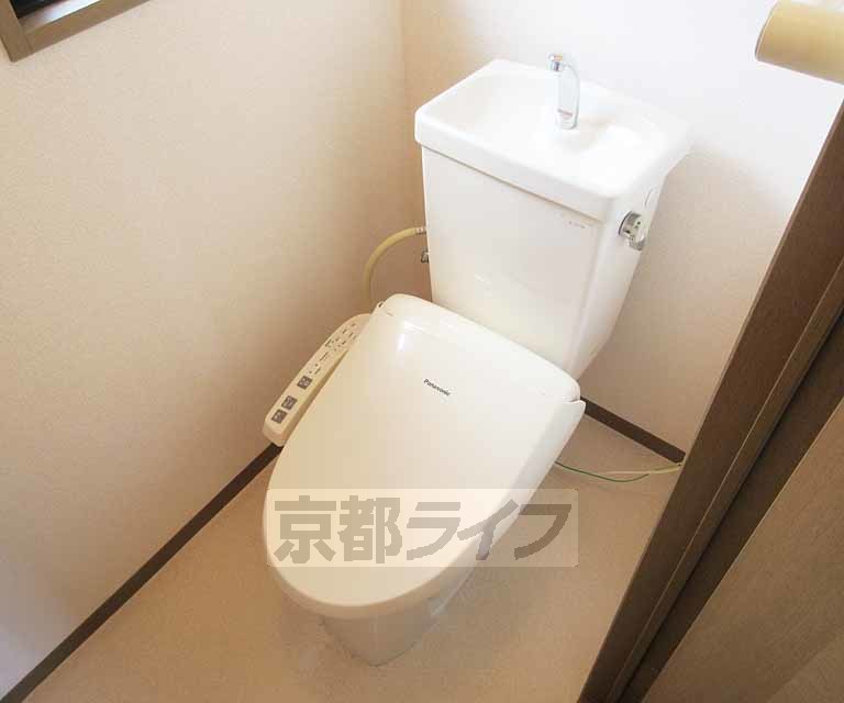 トイレ　ウォシュレットついています。