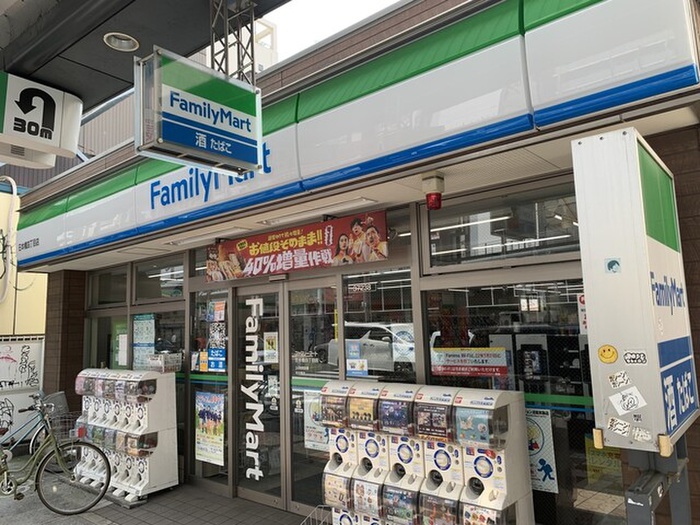 コンビニ　ファミリーマート（コンビニ）まで150m