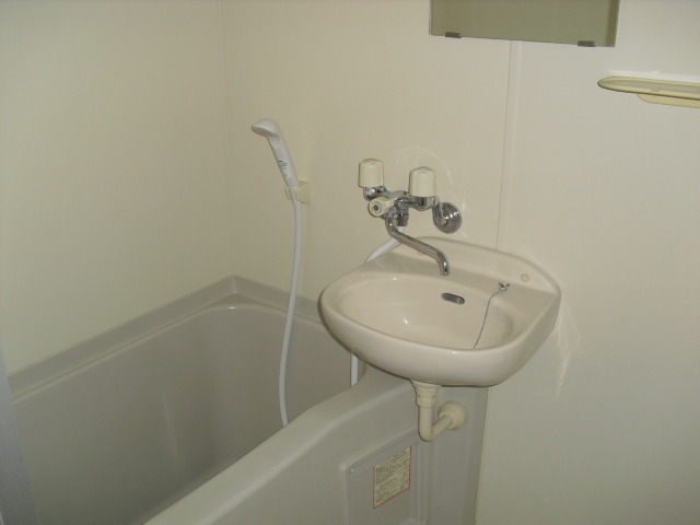 バス・シャワールーム　清潔感のあるバスルーム