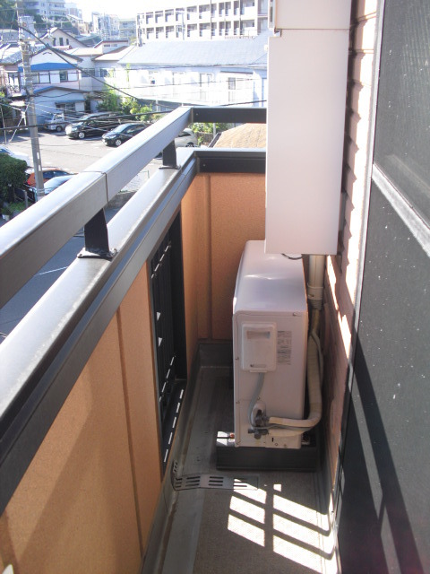 バルコニー　南西向き日当り良好なバルコニー