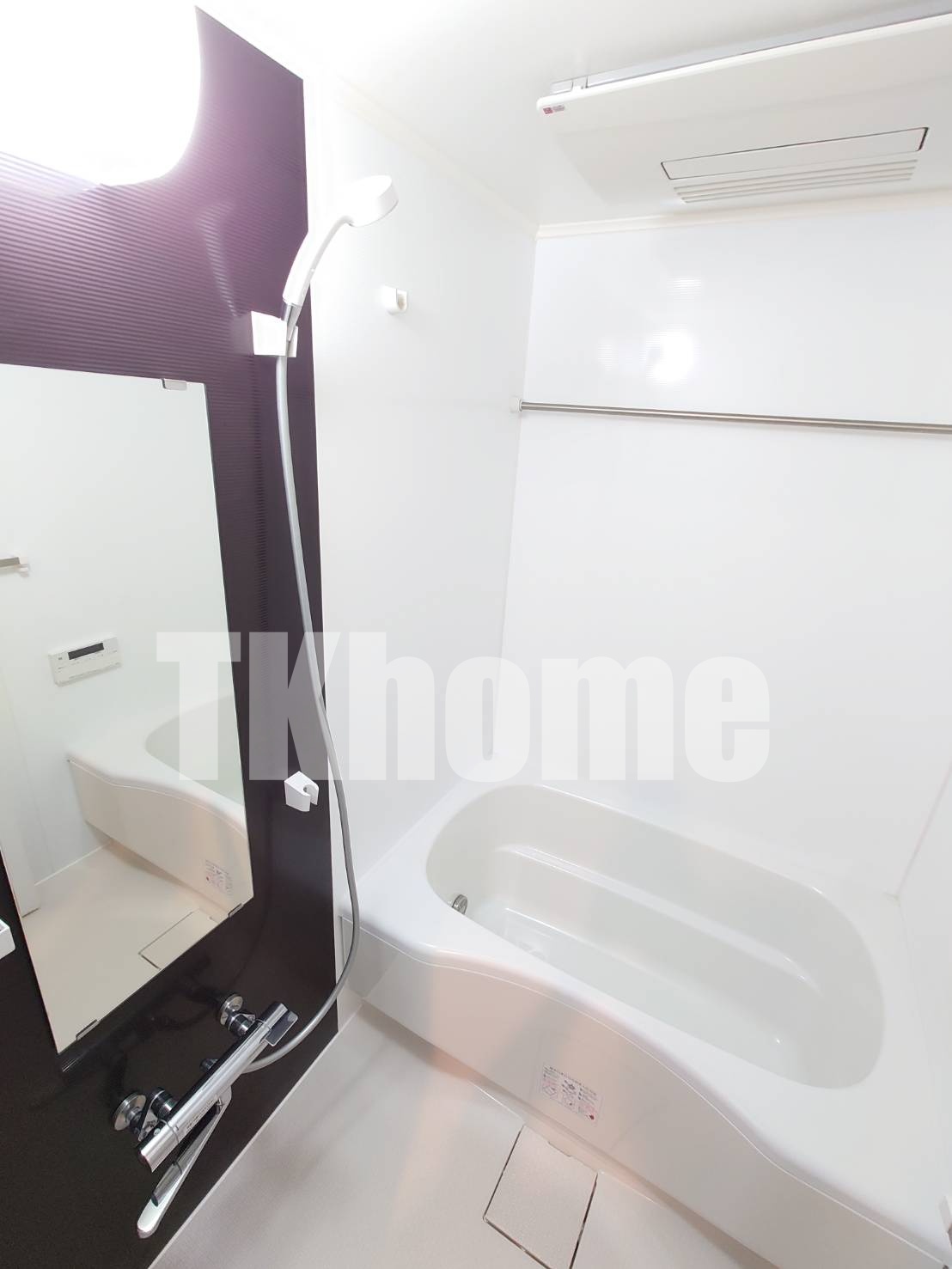 バス・シャワールーム　追い焚きバス・浴室乾燥機付き