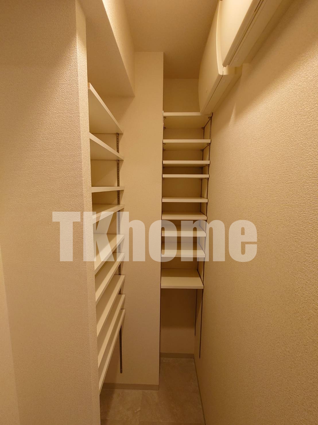 玄関　シューズウォークインクローゼット