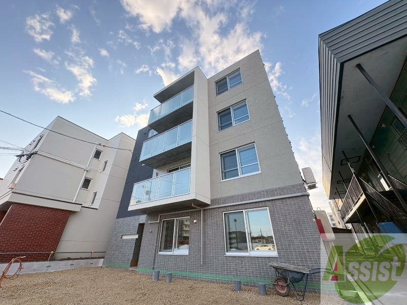 建物外観　西区二十四軒３条「ドゥーロジュマンIII」