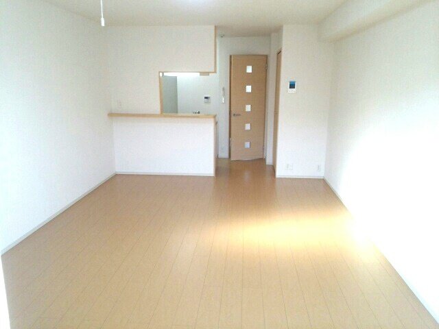 居室・リビング　こちらの居間で趣味の時間をお楽しみください