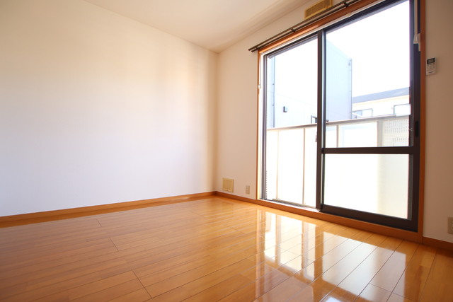 居室・リビング　２Ｆのお部屋は、セキュリティ面で安心かつ日当たり良好★