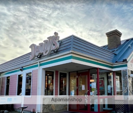 飲食店　デニーズ伊勢原店（飲食店）まで596m