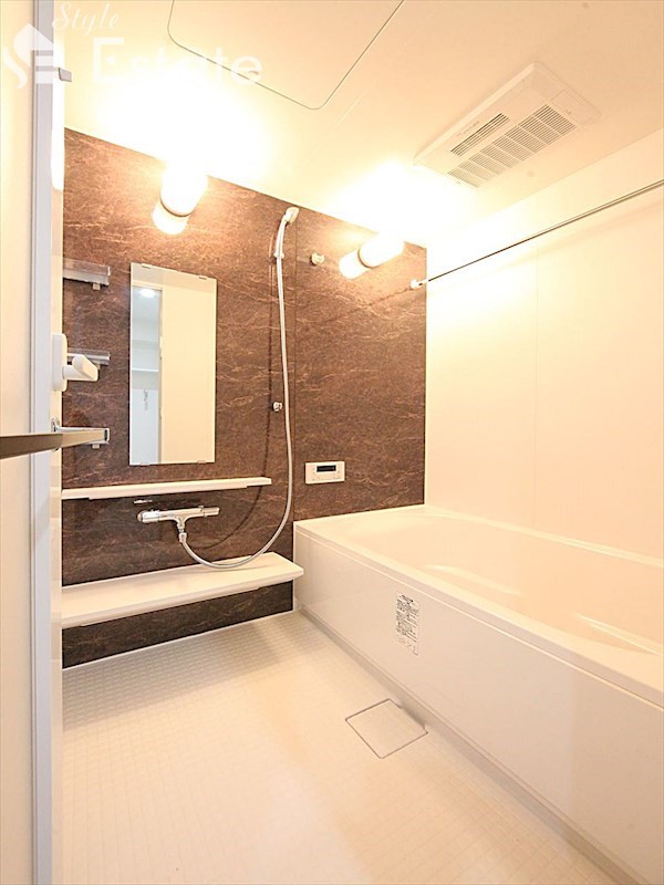 バス・シャワールーム　バスルーム