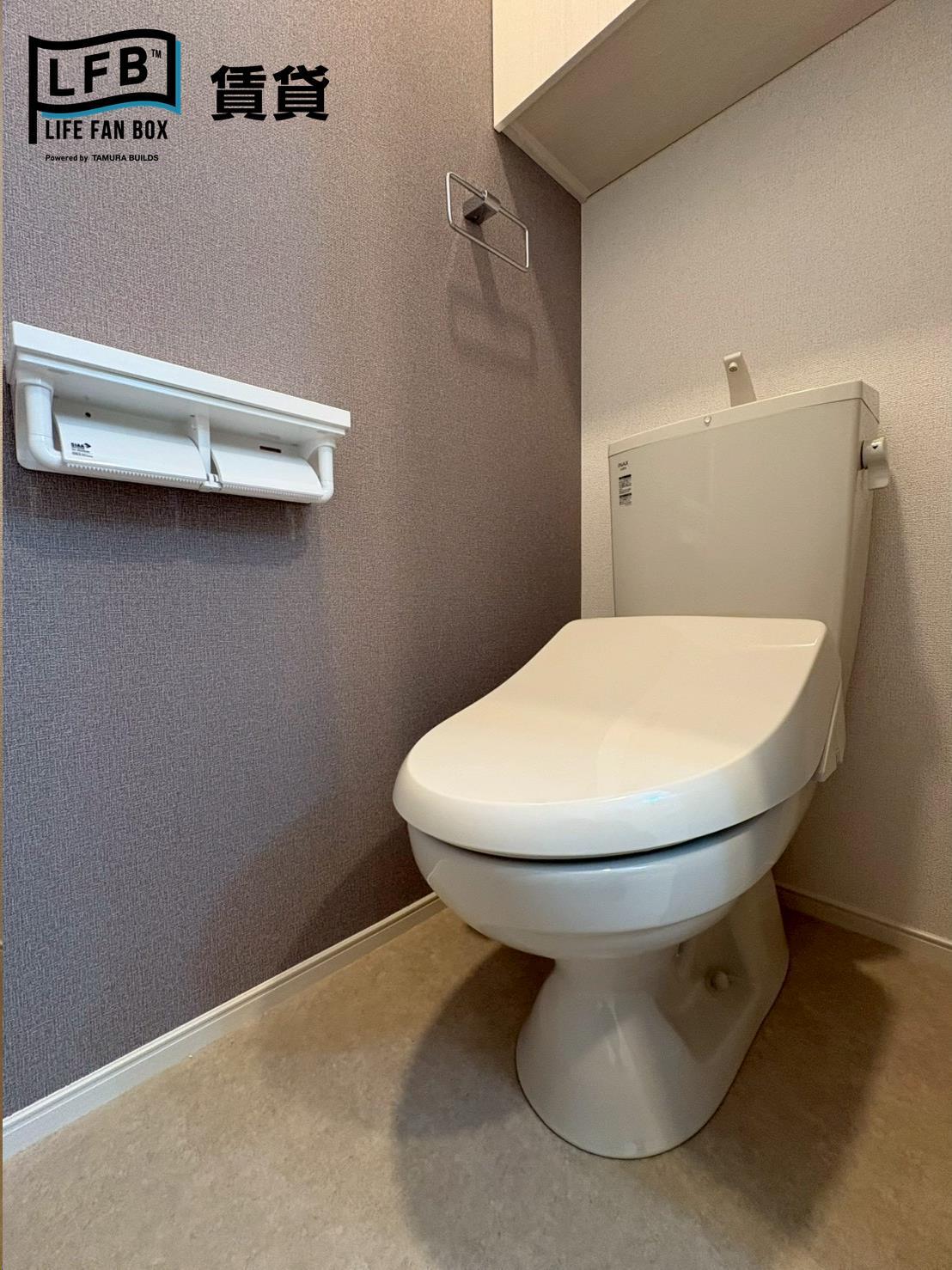 トイレ　※同間取り101号室の室内写真です。壁紙や床の色など仕様が多