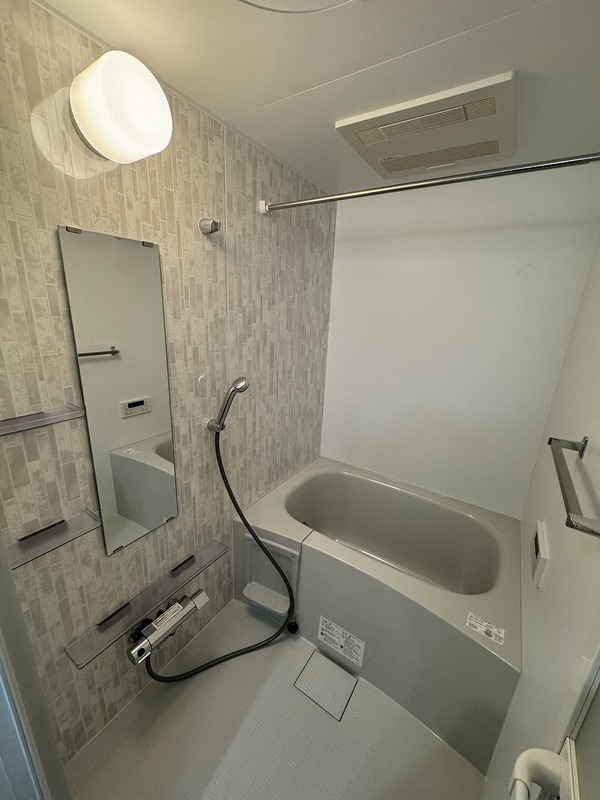 バス・シャワールーム　浴室乾燥機付き♪
