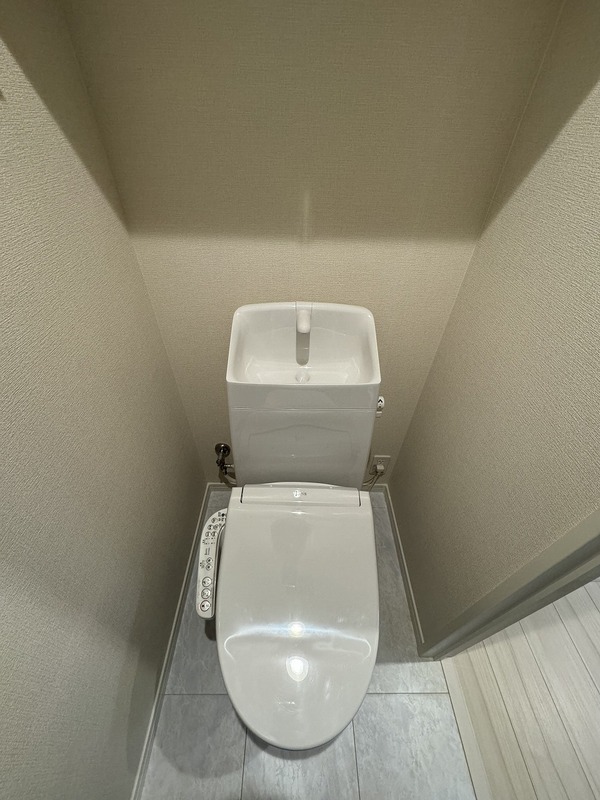 トイレ　個室温水洗浄便座♪