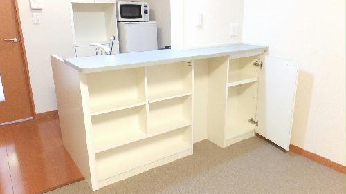 居室・リビング　カウンタースペースの収納