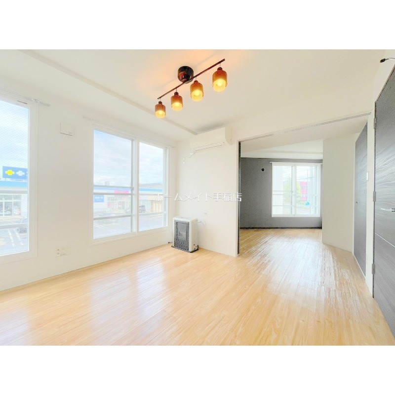 居室・リビング　明るく広々リビングスペース♪