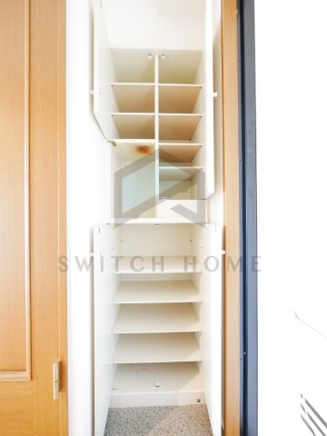 収納　天井高のシューズボックスです！