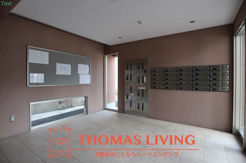 エントランス　エントランスには宅配ボックスも有ります。