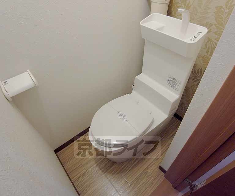 トイレ　ウォシュレット付き