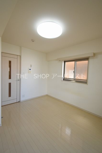 居室・リビング　角部屋・２面採光（写真は反転タイプ）