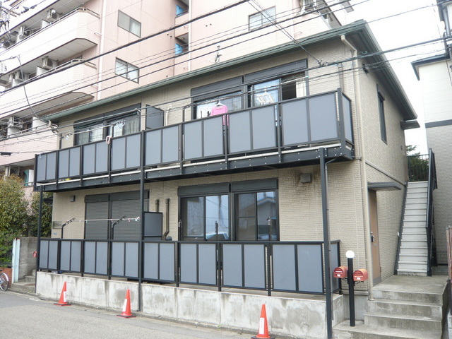 建物外観　軽量鉄骨造のアパート