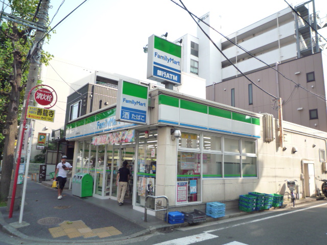 コンビニ　ファミリーマート東白楽駅前店（コンビニ）まで231m