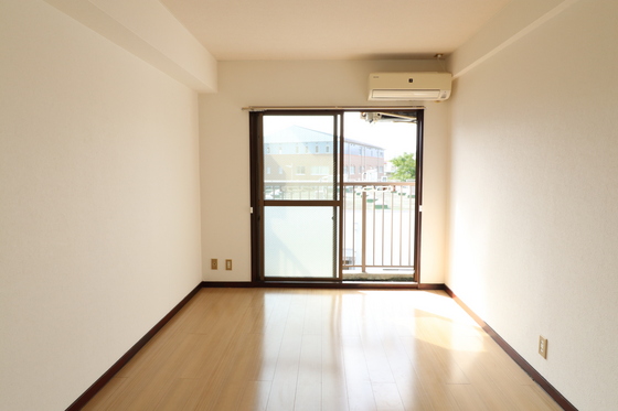 居室・リビング　※別部屋の写真です