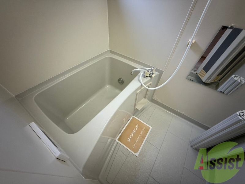 バス・シャワールーム　浴室は追い焚き給湯付きです。いつでも温かいお風呂に入れますね