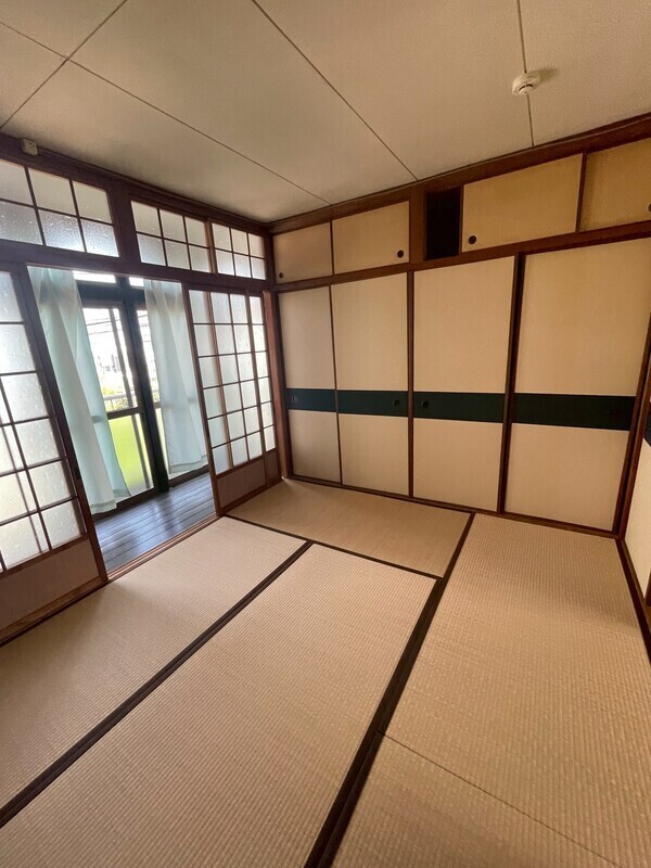 満仲荘の居間写真