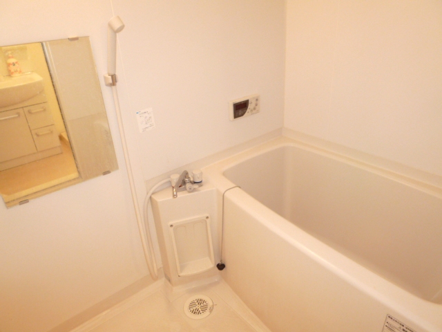 バス・シャワールーム　コンパクトで使いやすいお風呂です