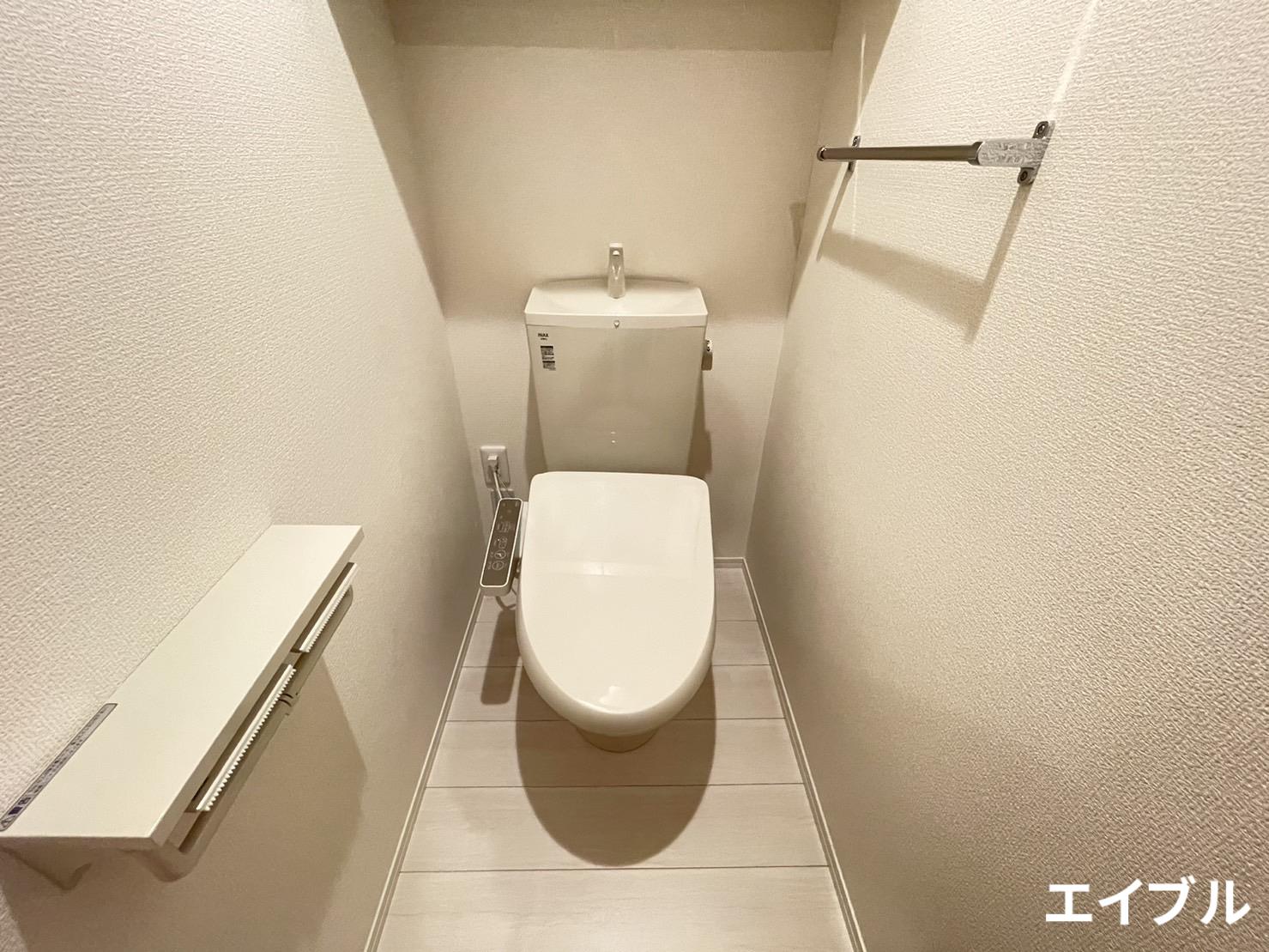 トイレ　同じ建物の違うお部屋のお写真です