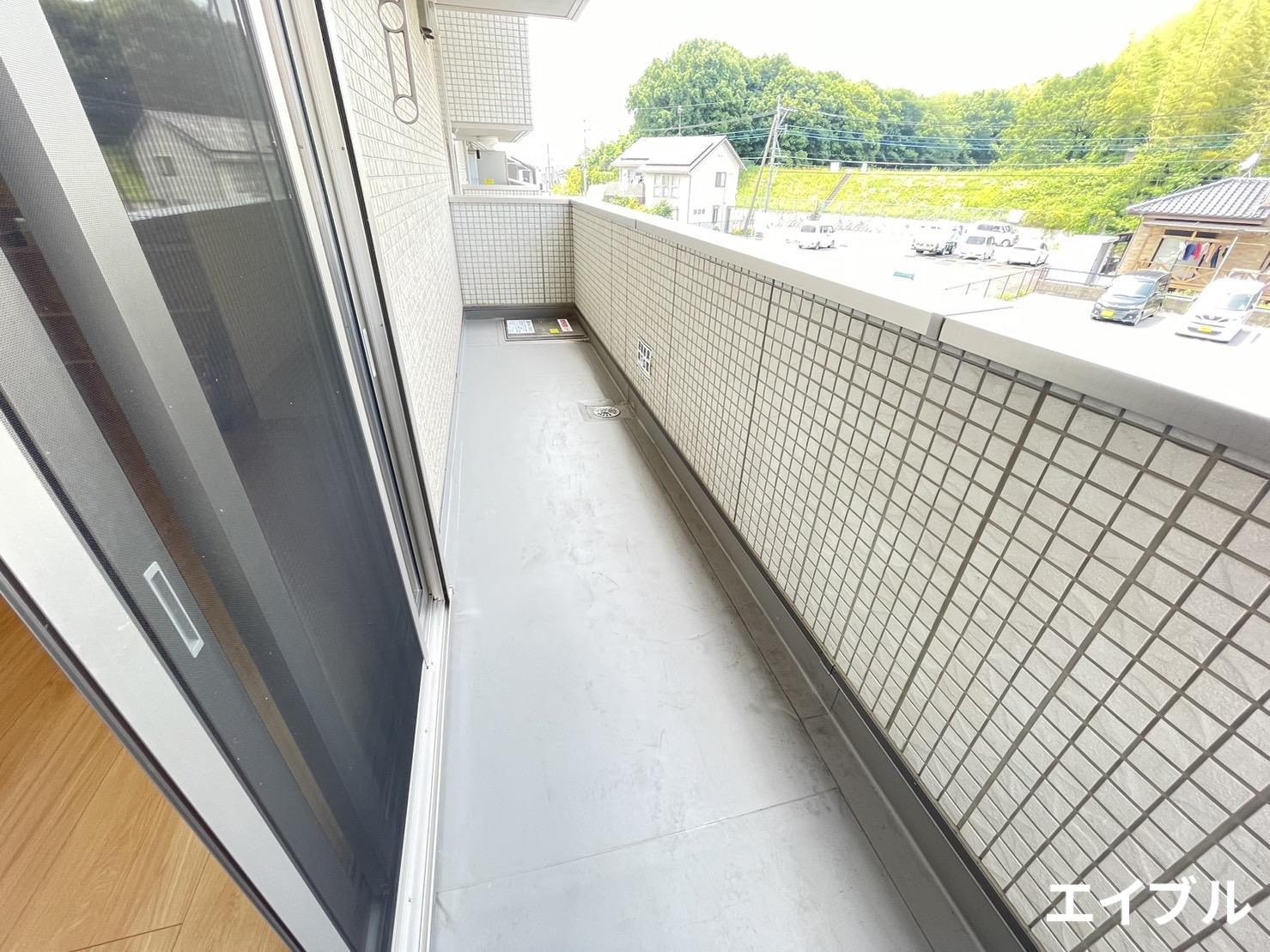 バルコニー　同じ建物の違うお部屋のお写真です