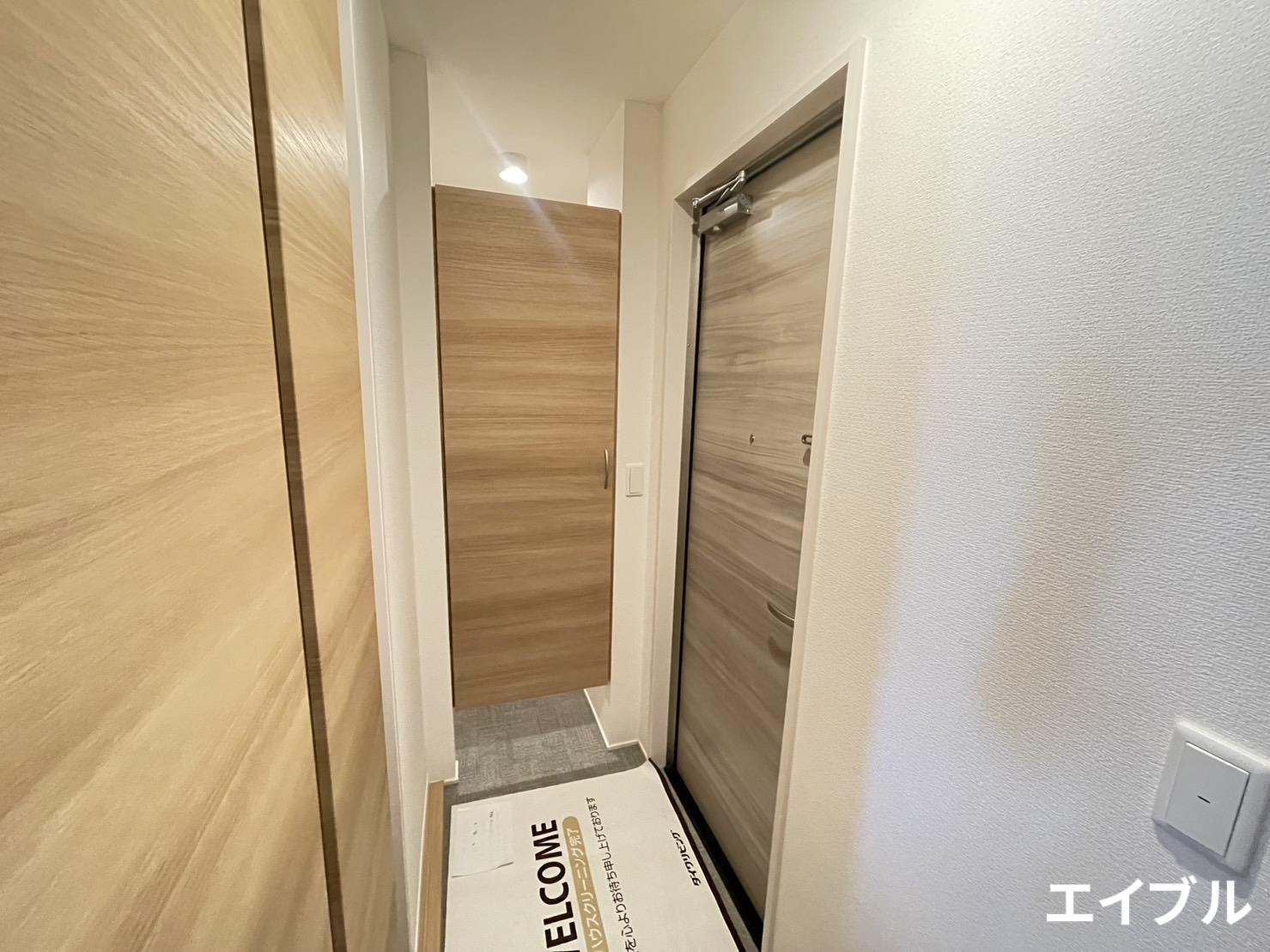 玄関　同じ建物の違うお部屋のお写真です