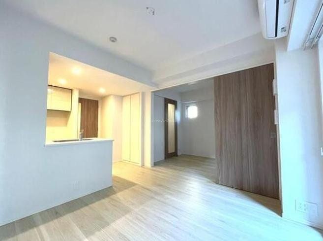 居室・リビング　※別部屋の参考写真です。