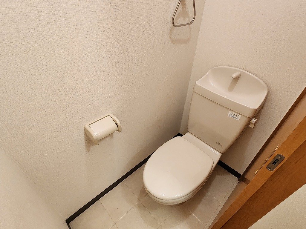 トイレ　トイレ内コンセントございます。