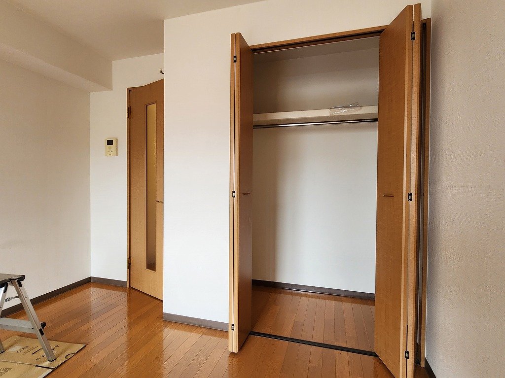 収納　奥行きのあるクローゼット収納