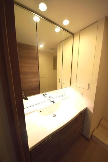 洗面設備　★　大きい鏡の洗面台あり！朝支度の時短　★