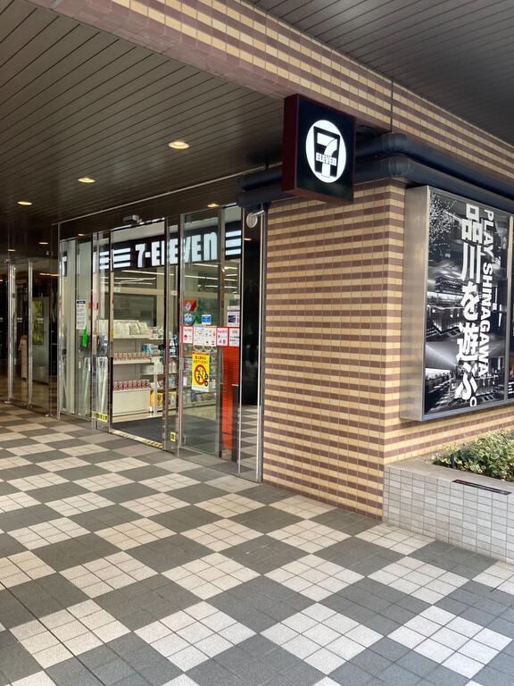 コンビニ　セブンイレブン品川プリンスホテル店（コンビニ）まで587m