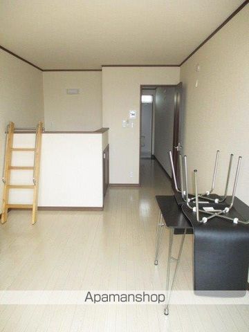 フォレストン セカンドの居間写真