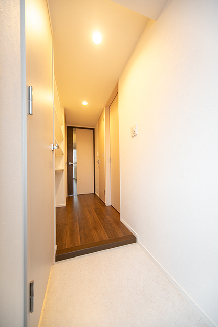玄関　※写真は同タイプ住戸です。