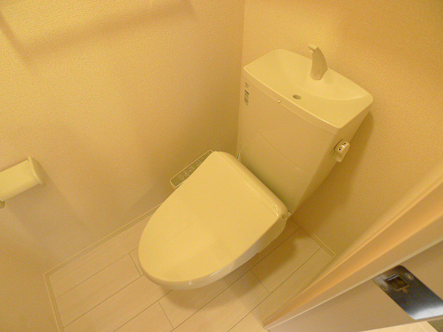 トイレ　温水洗浄便座
