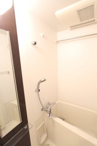 バス・シャワールーム　内装カラーは部屋によって異なりますので現地にて確認下さい。※